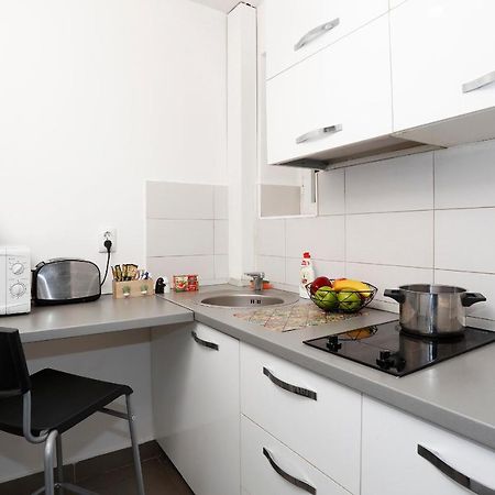Central Apartment Very Close To Old City ブカレスト エクステリア 写真