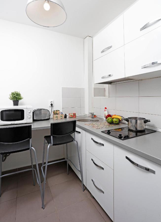 Central Apartment Very Close To Old City ブカレスト エクステリア 写真