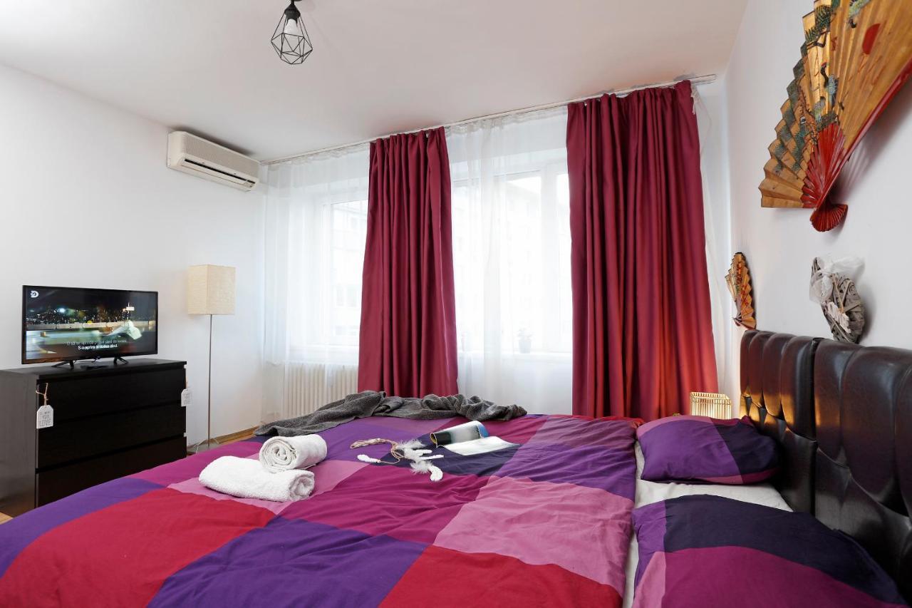 Central Apartment Very Close To Old City ブカレスト エクステリア 写真