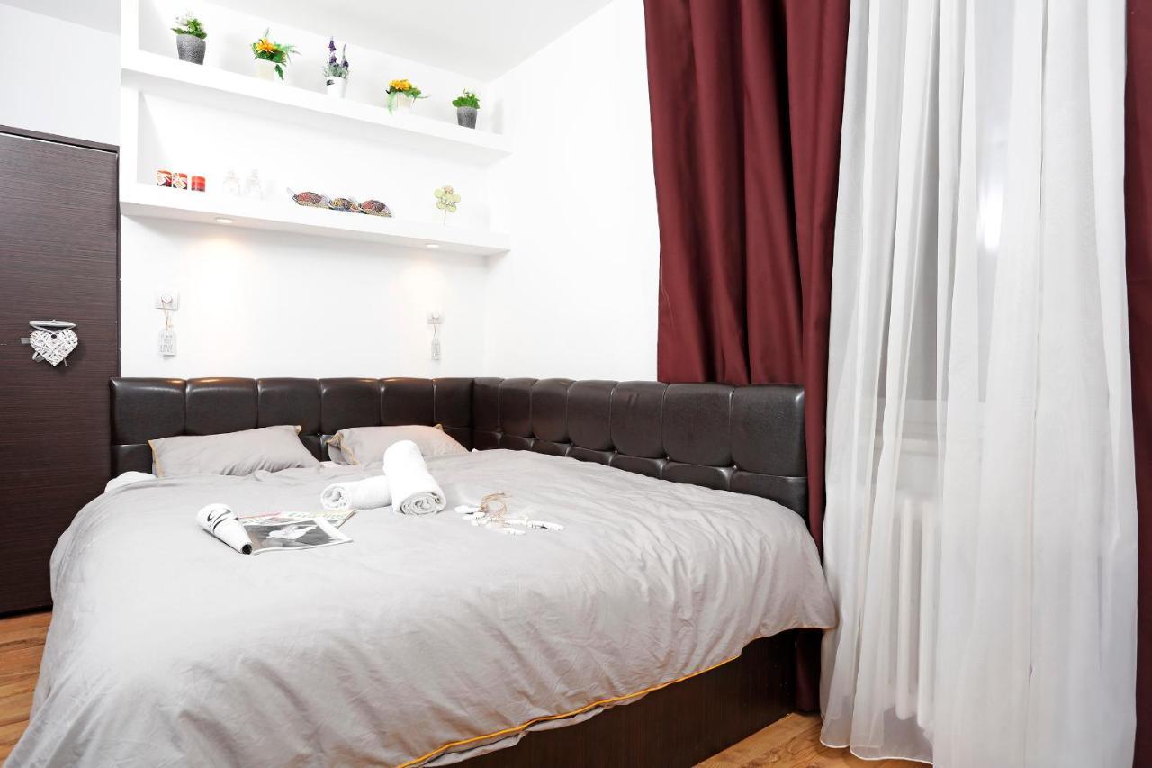 Central Apartment Very Close To Old City ブカレスト エクステリア 写真