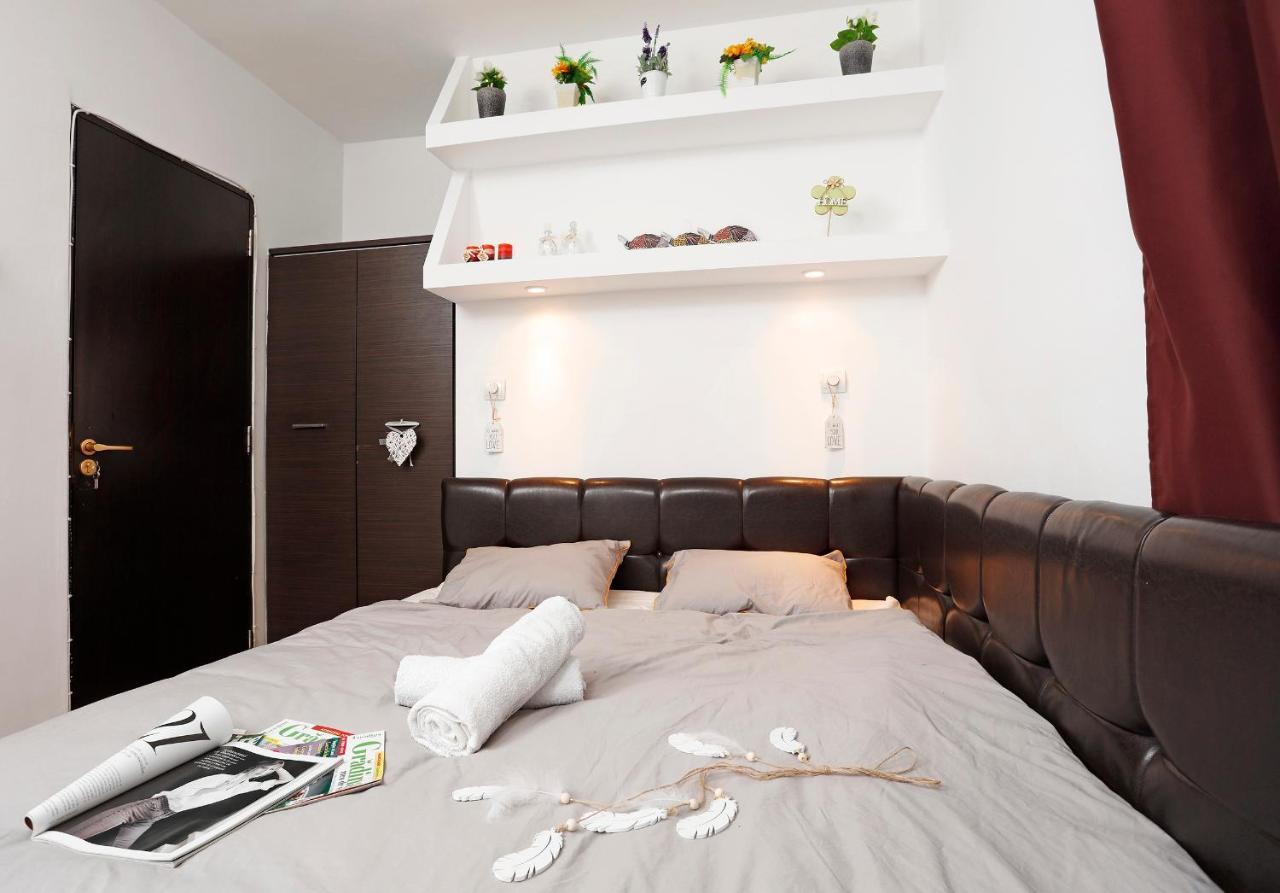 Central Apartment Very Close To Old City ブカレスト エクステリア 写真