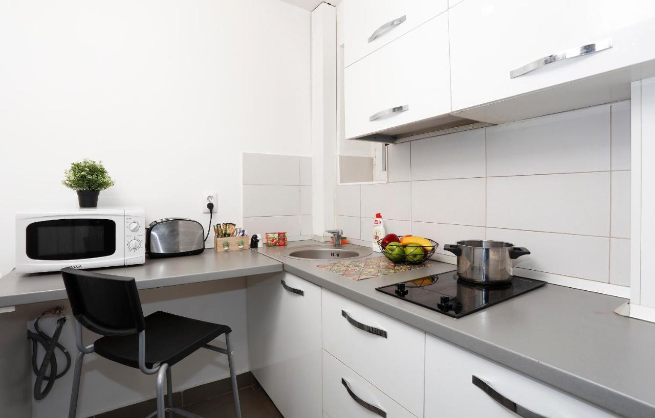 Central Apartment Very Close To Old City ブカレスト エクステリア 写真